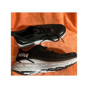 New NWOT Men 9 9D Black White Hoka One Clifton 8 Sneakers Athletic tennis shoes